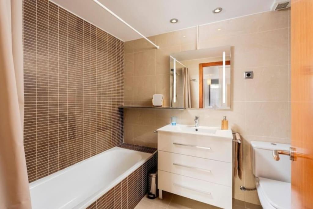 Acogedor Apartamento Cerca Del Casco Antiguo Gerona Exterior foto